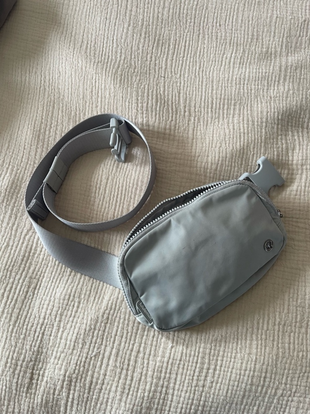 lululemon athletica Light Gray everywhere belt bag